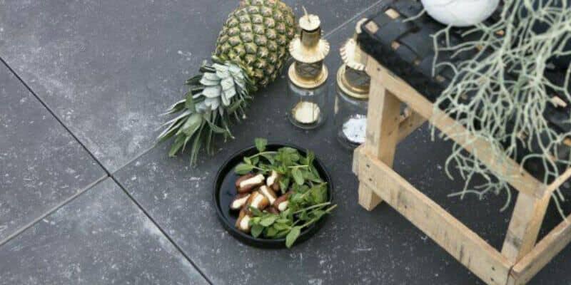 Afbeelding van Zwarte tuintegels – 5x inspiratie van Nudetuin