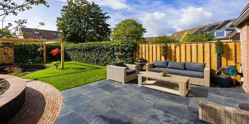 Afbeelding van De onderhoudsarme tuin: zo dragen keramische tuintegels bij!