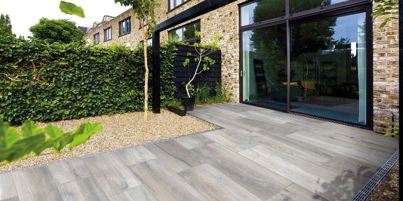 Bekijk onze blog over Keramische tegels houtlook: 5 unieke voordelen