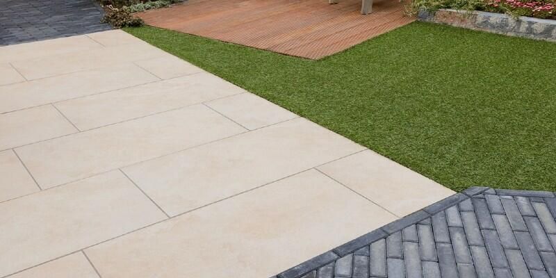 Bekijk onze blog over Wat zijn de ecologische voordelen van keramische tuintegels?