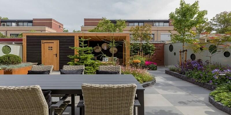 Afbeelding van Keramische tegels combineren met andere tuinmaterialen