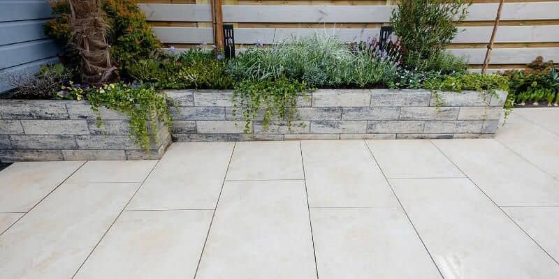 Afbeelding van Slimme tips voor het leggen van keramische tuintegels