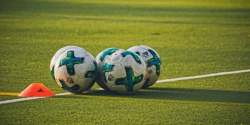 Afbeelding van 4 verschillende vormen kunstgras